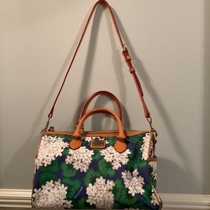 Vintage Dooney & Burke Hydrangea Flower Bag. 🤍